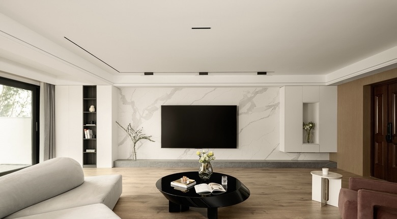 Custom TV Console & Media Wall: Sintered Stone & Wood Integration Guide